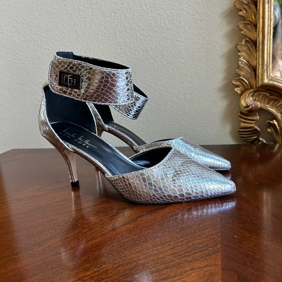 Nicole Miller embossed snake skin silver ankle strap heels - Picture 4 of 6